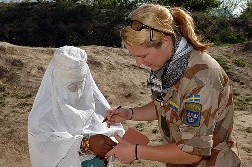 Swedish officer in the M90K desert camouflage pattern during a 2006 operation in Afghanistan
