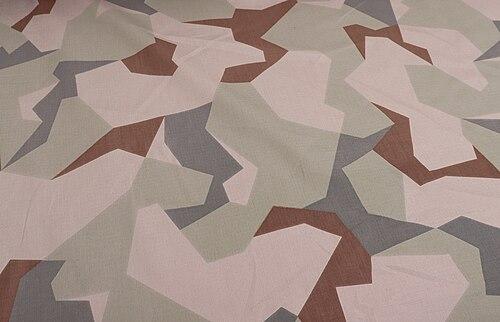 Swatch of the Swedish M90K desert camouflage, a tan-and-khaki version of the M90 splinter pattern