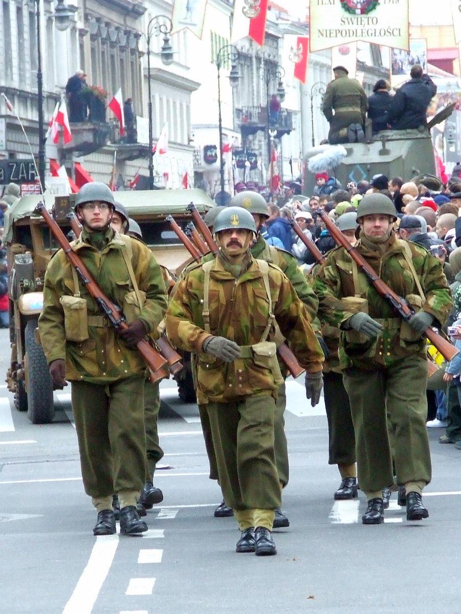Re-enactors of the Polish 1st Independent Parachute Brigade parading in Warsaw in Denison smocks, the broad brushstroke camouflage clearly visible on the garments