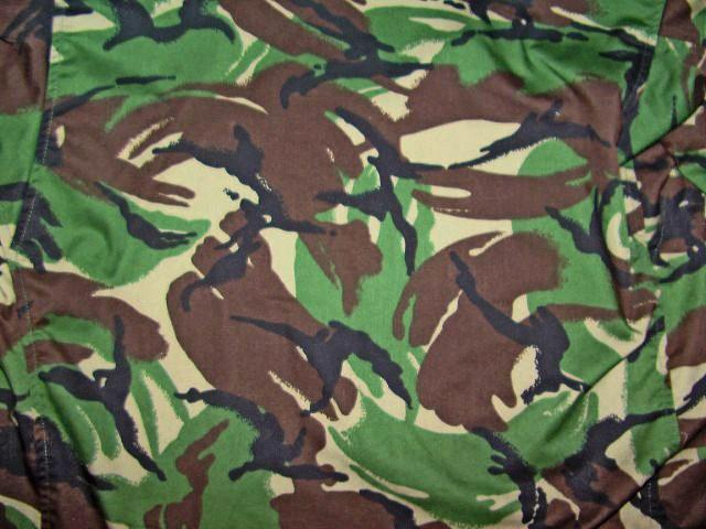 Flat swatch of the British Disruptive Pattern Material temperate woodland camouflage, four colours on a light ground