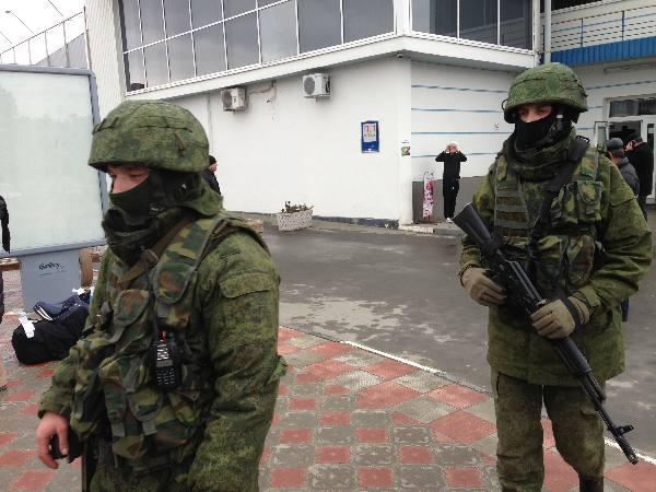 Unmarked troops in EMR-style digital camouflage at Simferopol airport, February 2014.