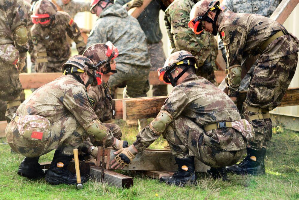 Soldiers of the Chinese People's Liberation Army in Type 07 Universal digital camouflage working beside Oregon National Guard engineers, 2017