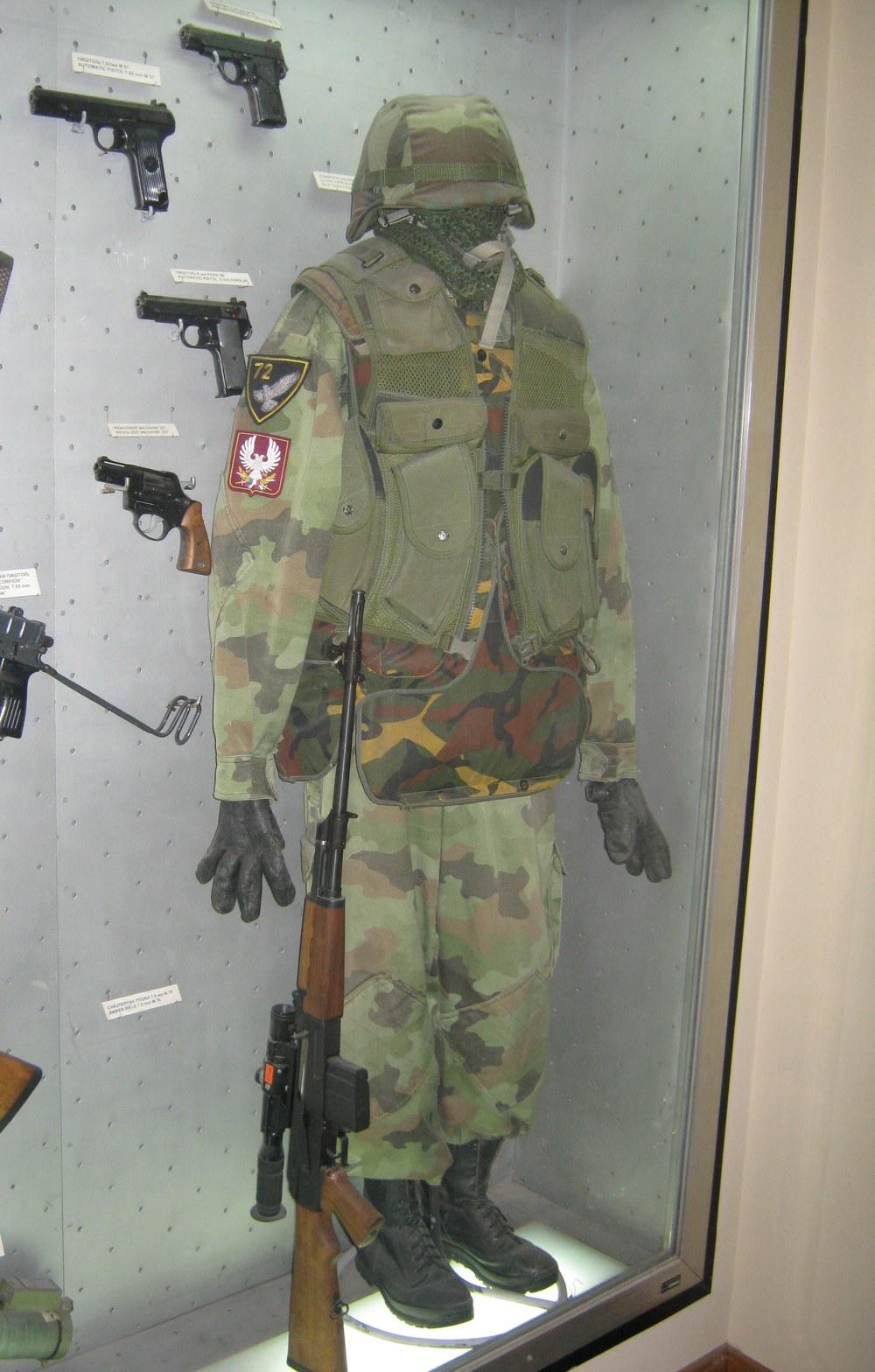 Museum display of the camouflage uniform and load-bearing equipment of the Yugoslav 72nd Special Brigade used in the Kosovo war of 1999, in the large-leaf oak pattern of the Yugoslav M89 and M93 family