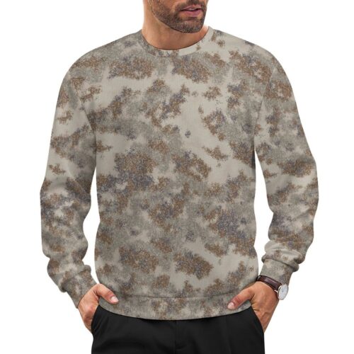China Xingkong Arid camouflage crewneck sweatshirt worn by a model