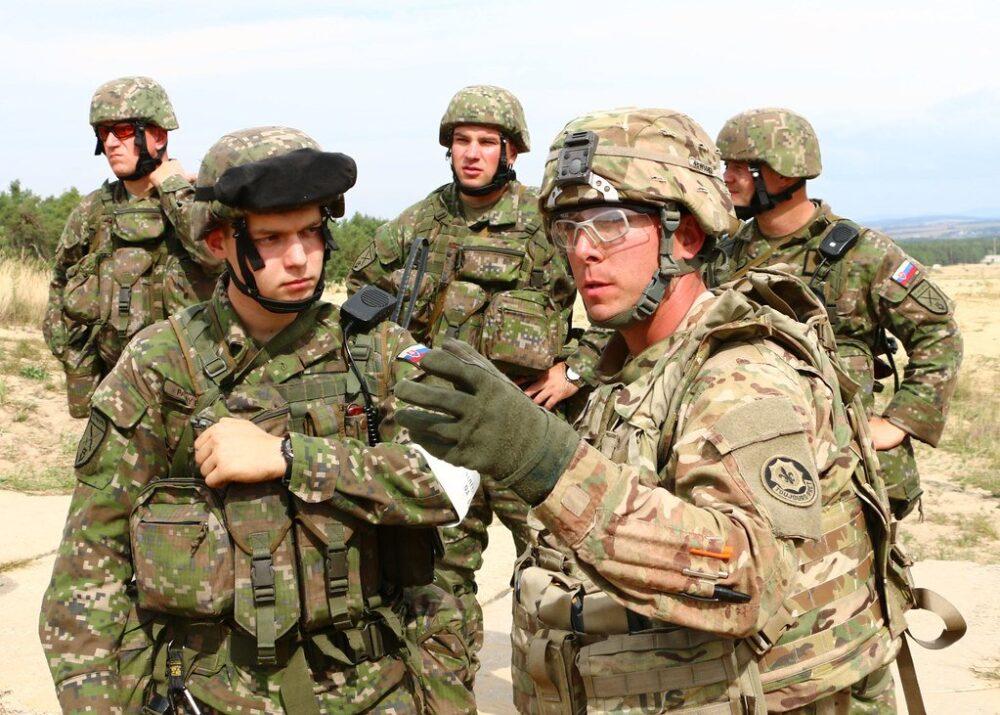 Slovak Armed Forces digital camouflage: Slovak soldiers with US soldiers